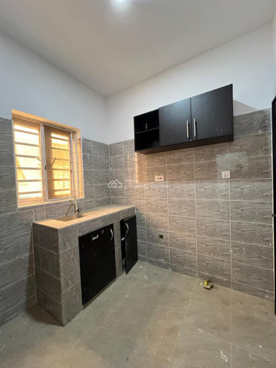 Well Located 2 Bedroom Flat, Ire Akari, Akala Express, Ibadan, Oyo, Flat / Apartment for Rent