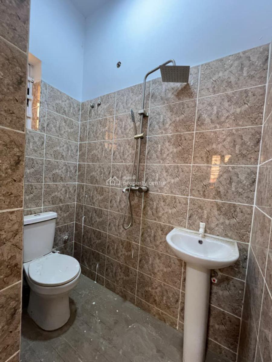 Well Located 2 Bedroom Flat, Ire Akari, Akala Express, Ibadan, Oyo, Flat / Apartment for Rent