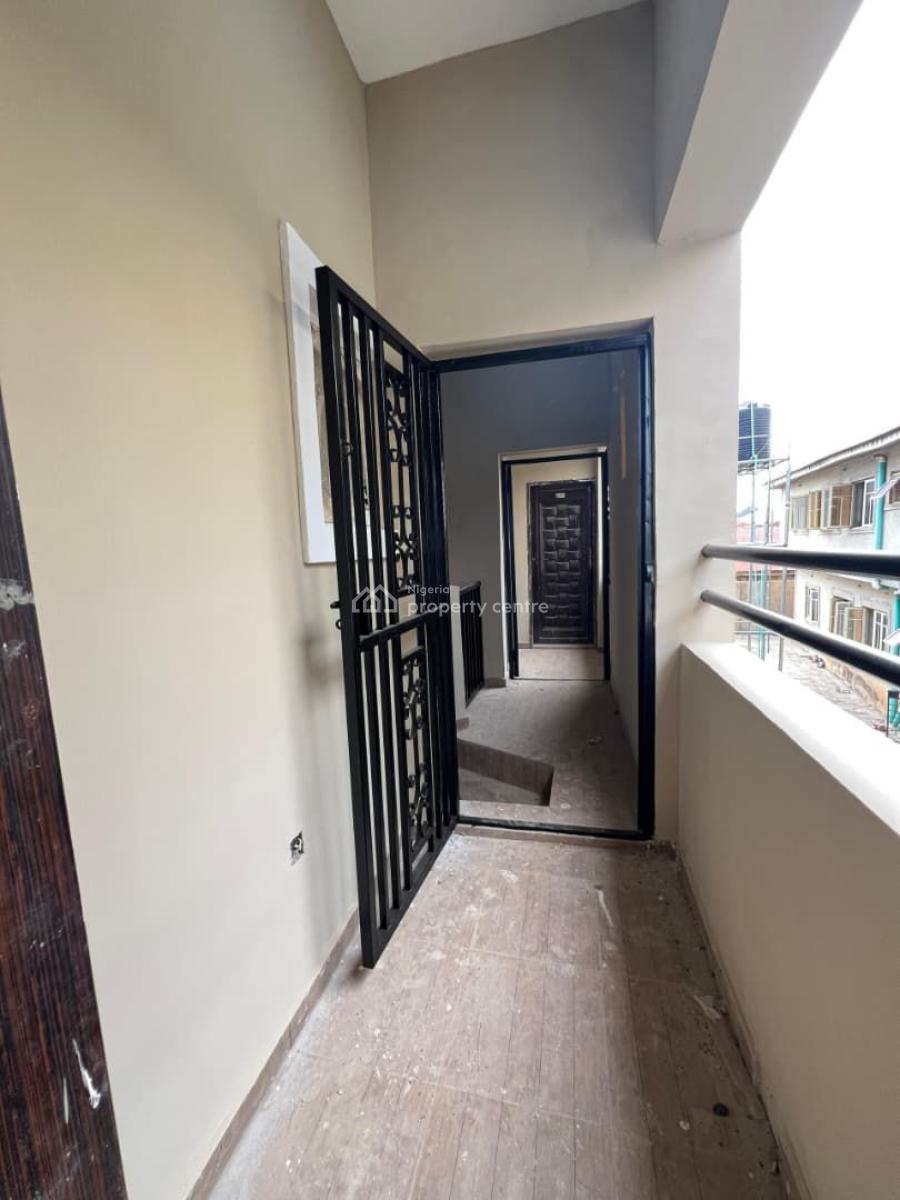 Well Located 2 Bedroom Flat, Ire Akari, Akala Express, Ibadan, Oyo, Flat / Apartment for Rent