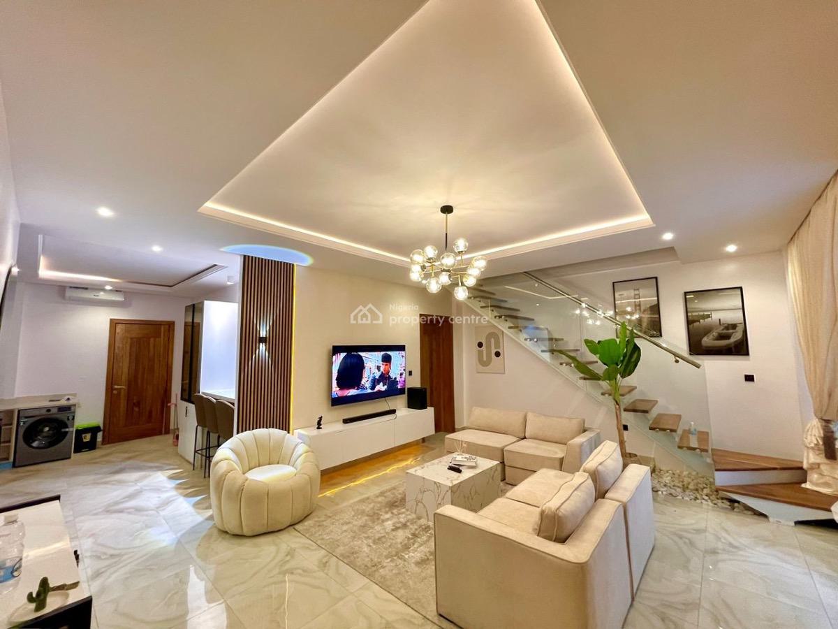 Beautiful 2 Bedrooms Maisonette with Swimming Pool and Ps5, Ezra Court, Lekki Phase 1, Lekki, Lagos, Flat / Apartment Short Let