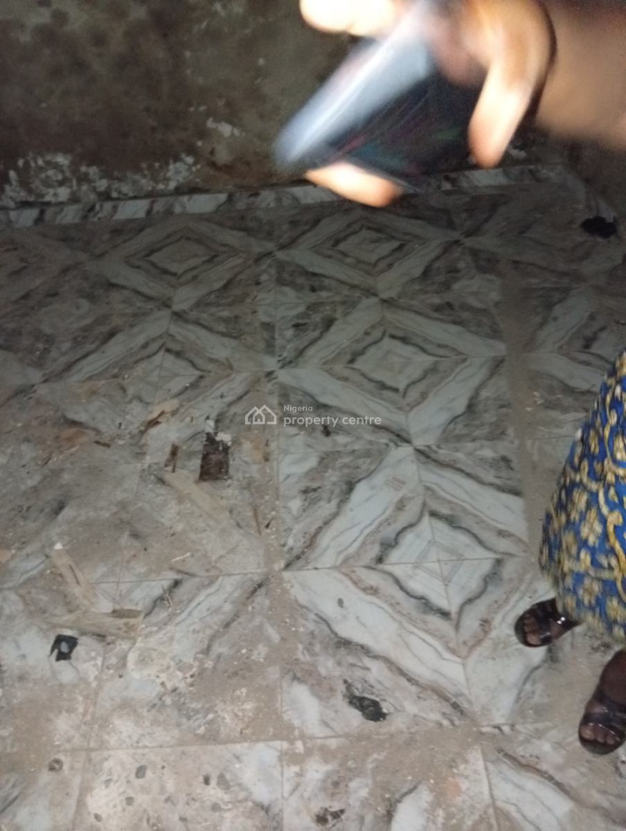 Big Shop, Off Lawanson, Surulere, Lagos, Shop for Rent