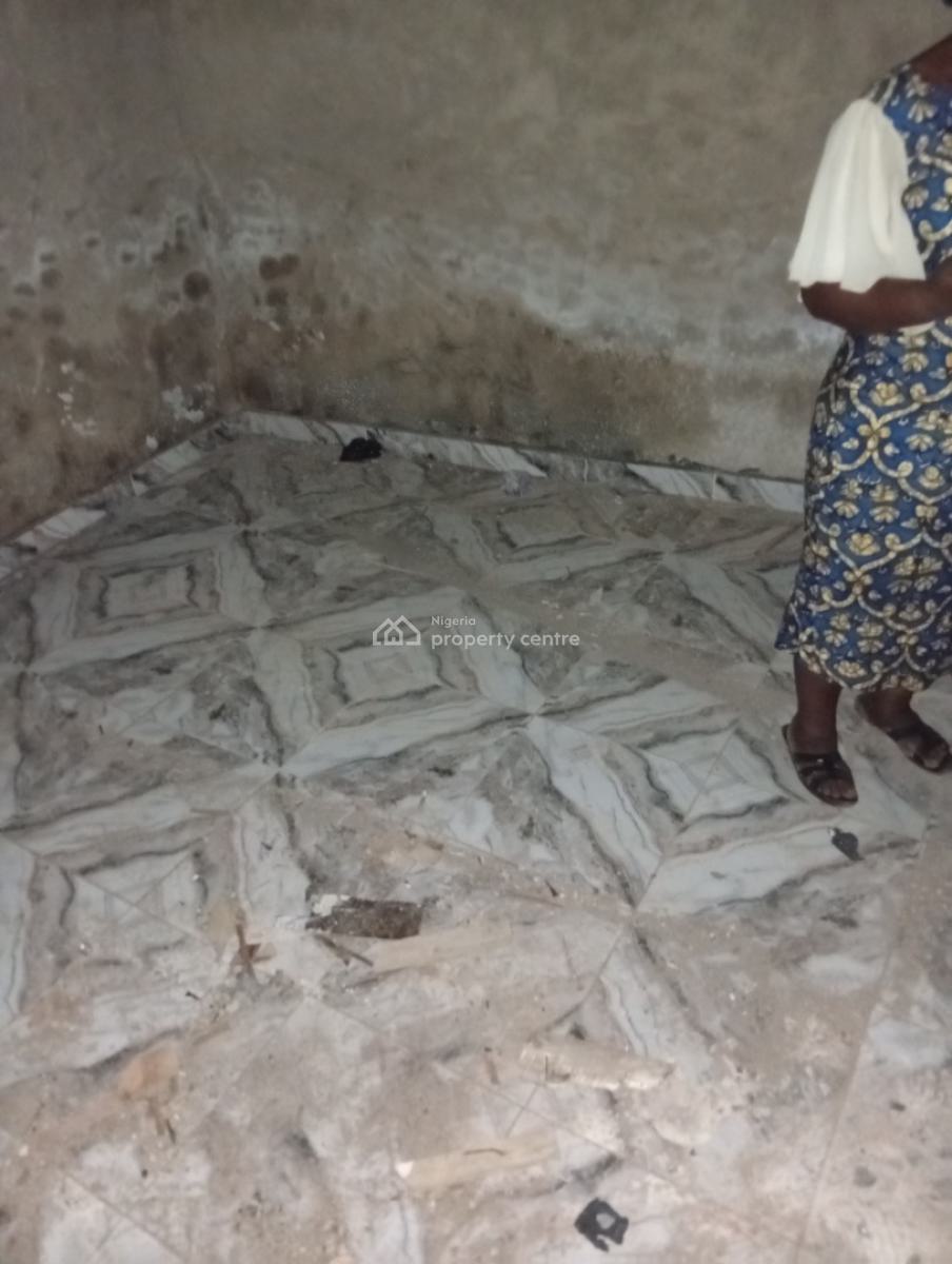 Big Shop, Off Lawanson, Surulere, Lagos, Shop for Rent