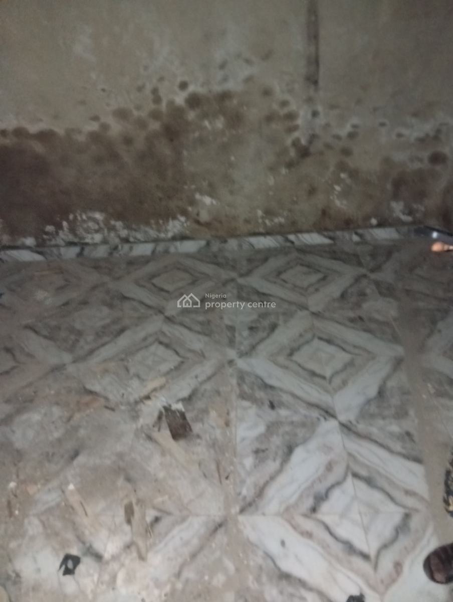 Big Shop, Off Lawanson, Surulere, Lagos, Shop for Rent