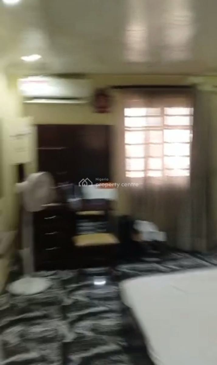 Fully Furnished 3 Bedroom Flat, Herbert Macaulay, Adekunle, Yaba, Lagos, Flat / Apartment for Rent