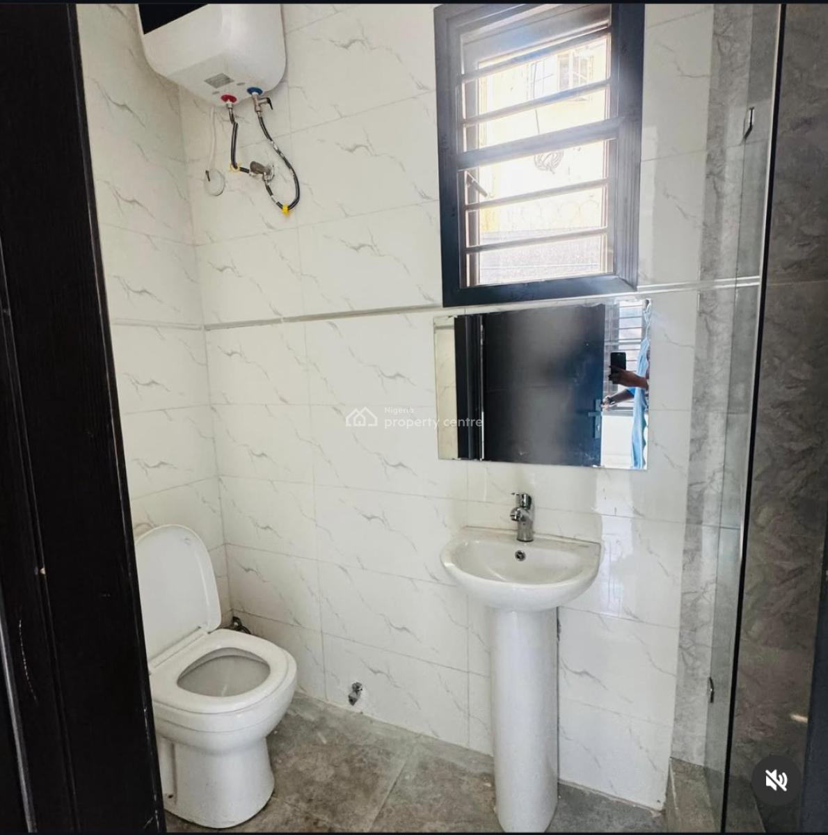 Nice 2 Bedroom Apartment, Maryland, Ikeja, Lagos, Flat / Apartment for Sale