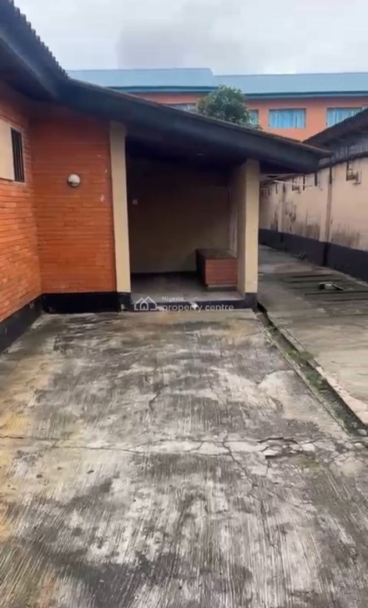 Spacious and Vacant 5 Bedroom Detached Bungalow, Off Bode Thomas, Surulere, Lagos, Detached Bungalow for Sale