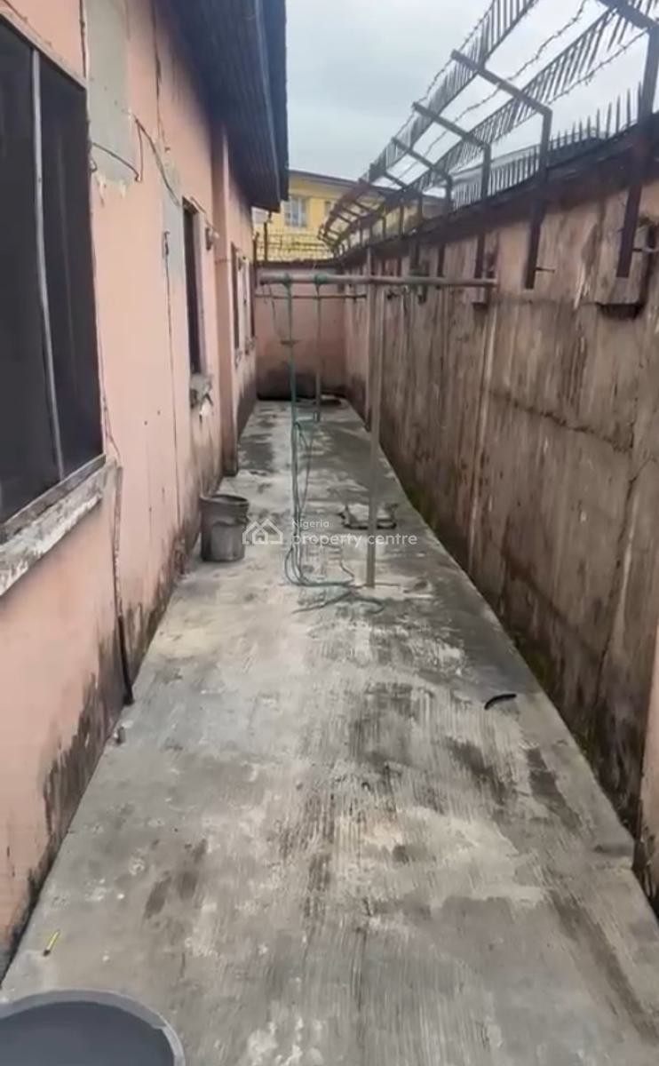 Spacious and Vacant 5 Bedroom Detached Bungalow, Off Bode Thomas, Surulere, Lagos, Detached Bungalow for Sale