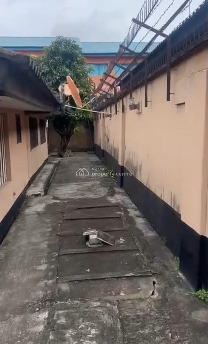 Spacious and Vacant 5 Bedroom Detached Bungalow, Off Bode Thomas, Surulere, Lagos, Detached Bungalow for Sale