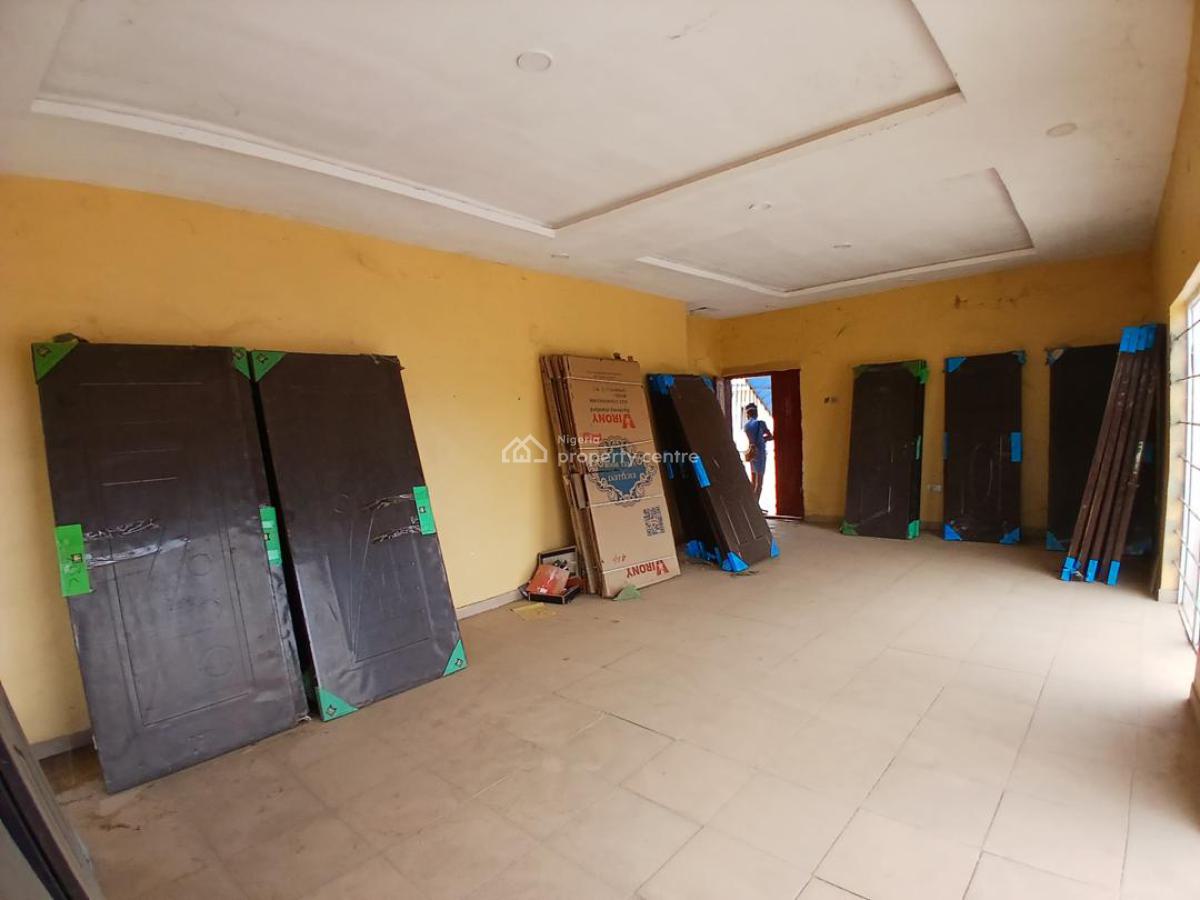 Office Complex, Along Adetokun Road, Ologuneru, Ibadan, Oyo, Plaza / Complex / Mall for Sale
