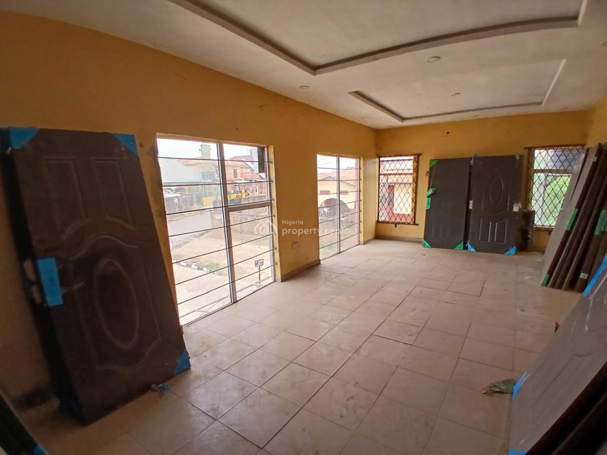 Office Complex, Along Adetokun Road, Ologuneru, Ibadan, Oyo, Plaza / Complex / Mall for Sale