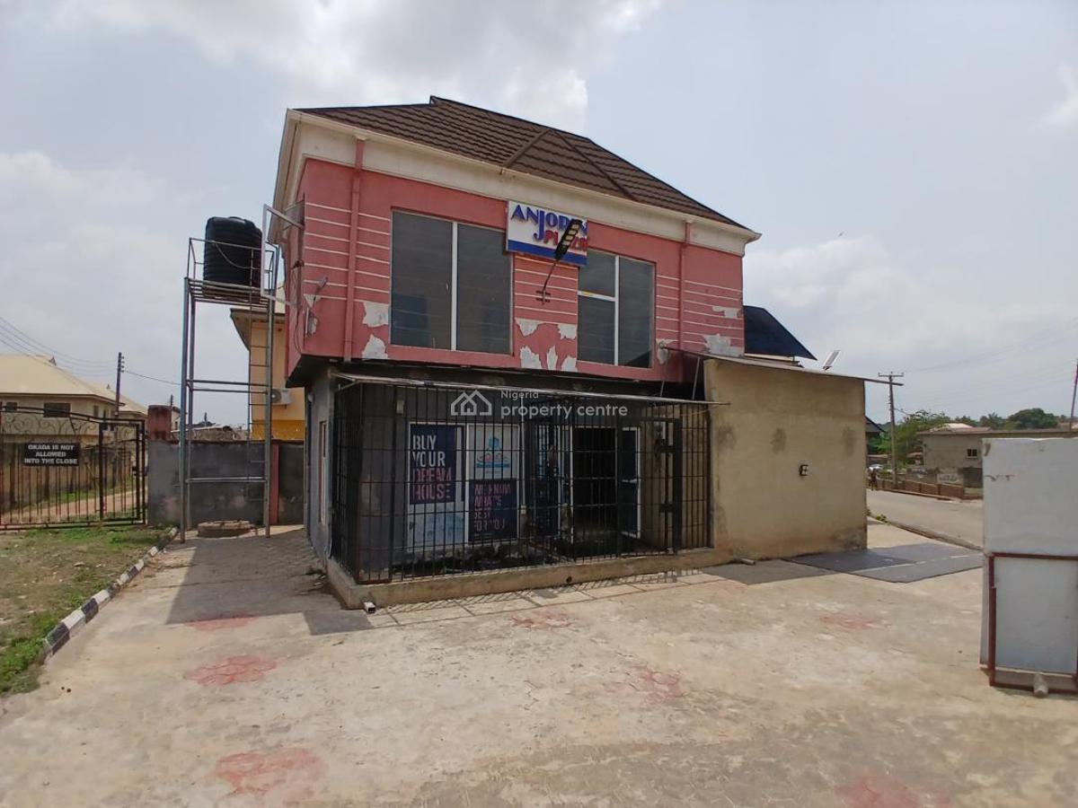 Office Complex, Along Adetokun Road, Ologuneru, Ibadan, Oyo, Plaza / Complex / Mall for Sale