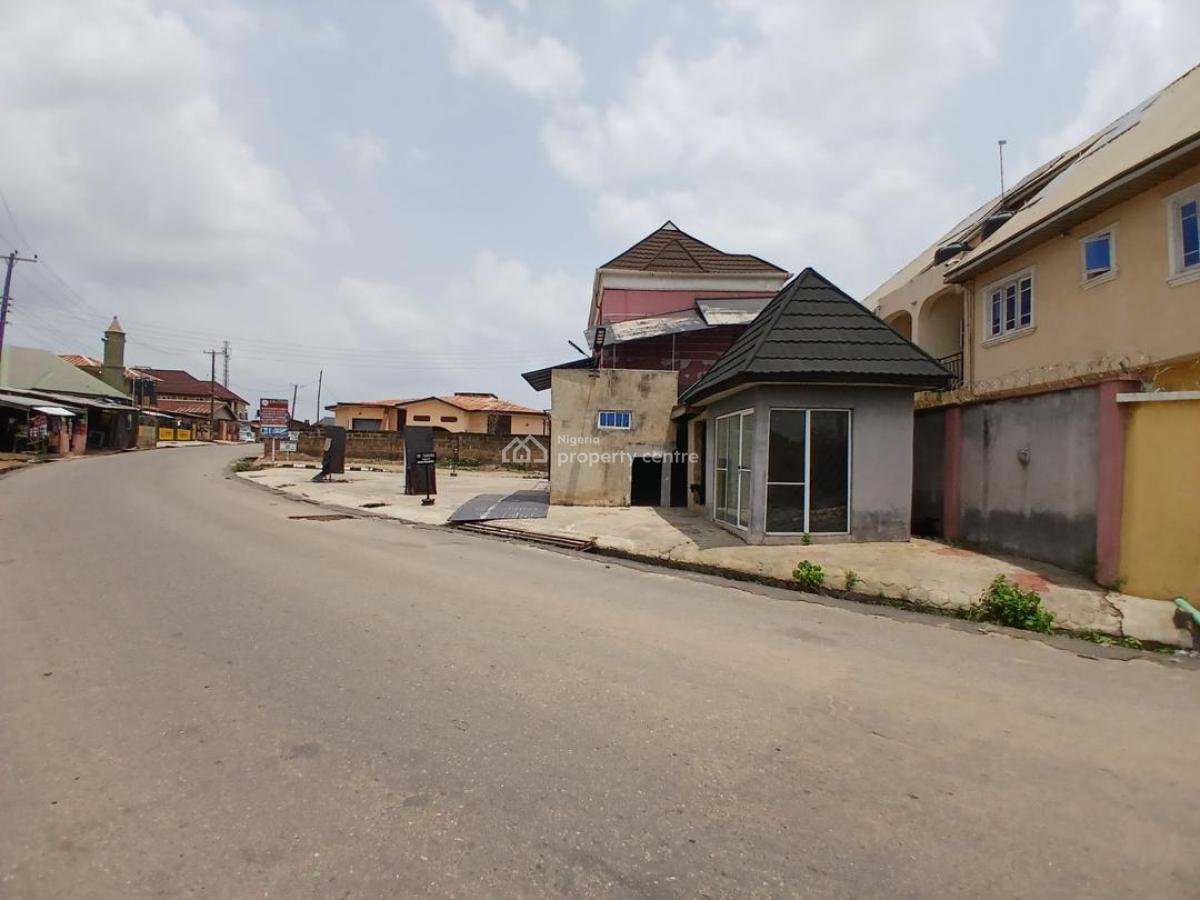 Office Complex, Along Adetokun Road, Ologuneru, Ibadan, Oyo, Plaza / Complex / Mall for Sale