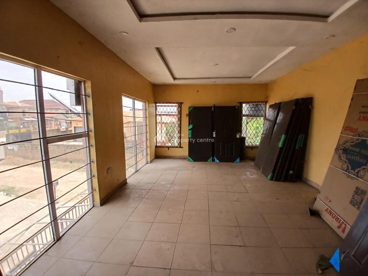 Office Complex, Along Adetokun Road, Ologuneru, Ibadan, Oyo, Plaza / Complex / Mall for Sale