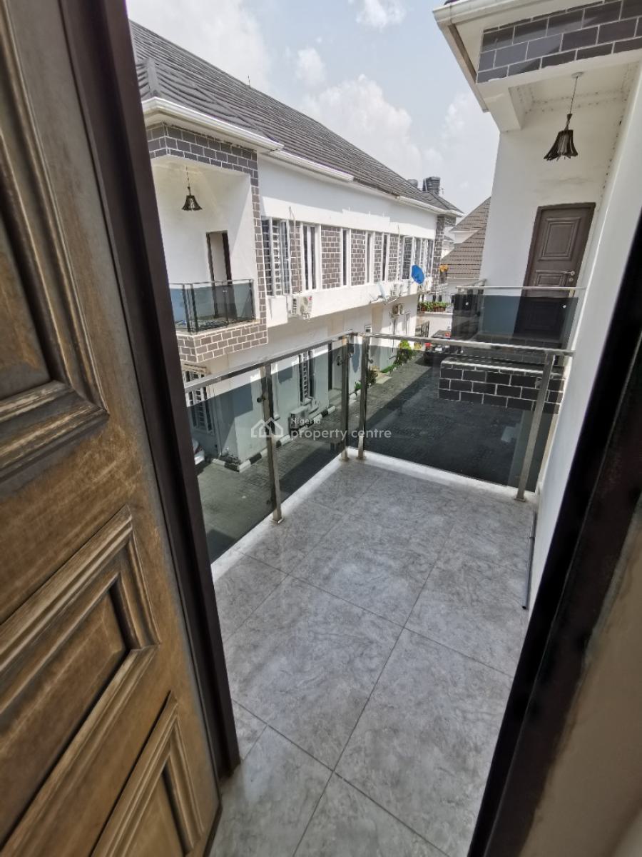 Spacious Master Bedroom Upstairs, Lekki County Homes, Ikota, Lekki, Lagos, Flat / Apartment for Rent