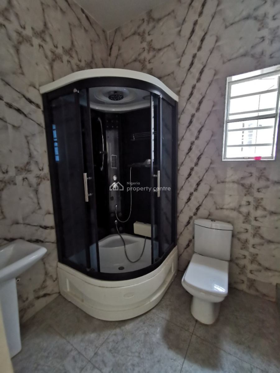 Spacious Master Bedroom Upstairs, Lekki County Homes, Ikota, Lekki, Lagos, Flat / Apartment for Rent