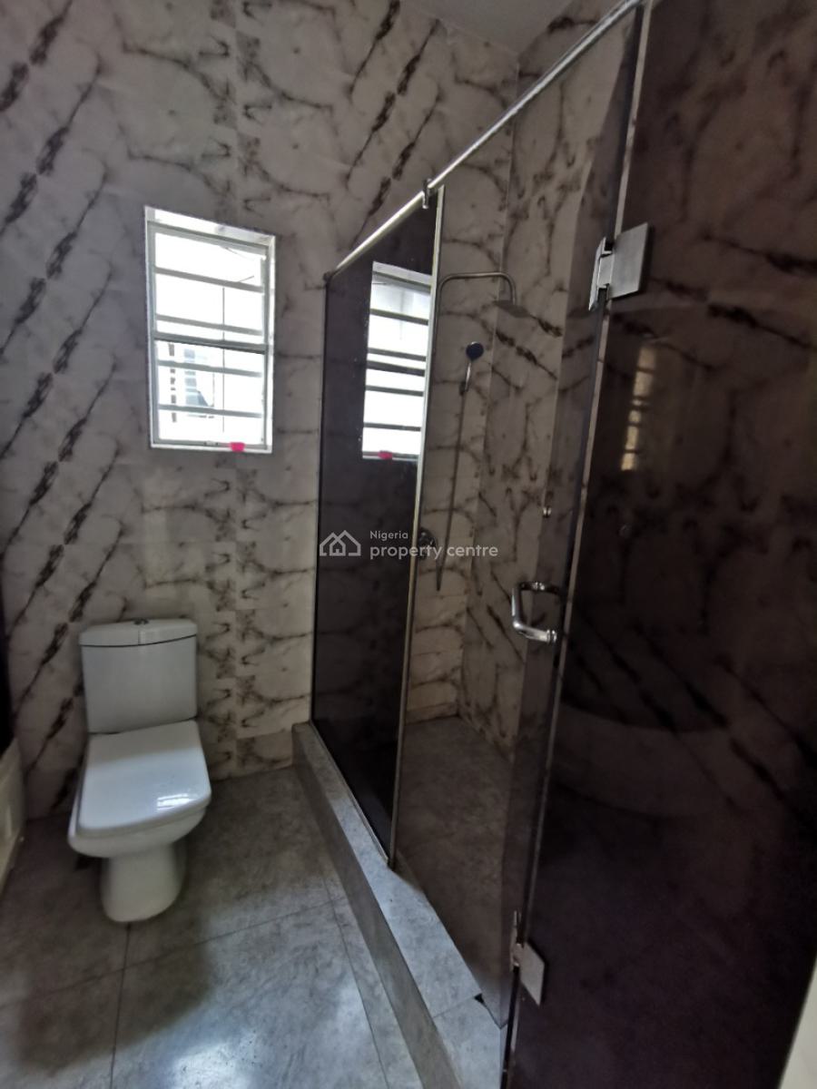 Spacious Master Bedroom Upstairs, Lekki County Homes, Ikota, Lekki, Lagos, Flat / Apartment for Rent