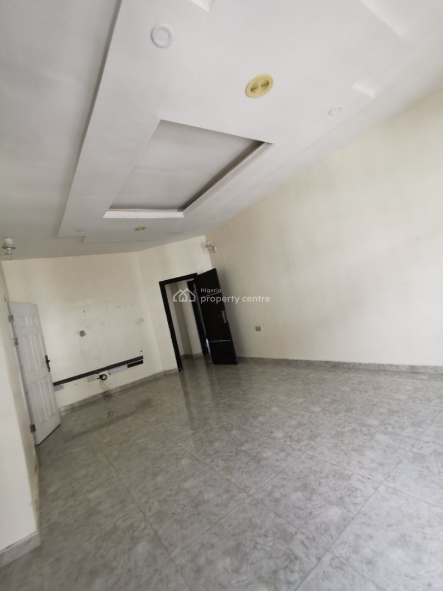 Spacious Master Bedroom Upstairs, Lekki County Homes, Ikota, Lekki, Lagos, Flat / Apartment for Rent