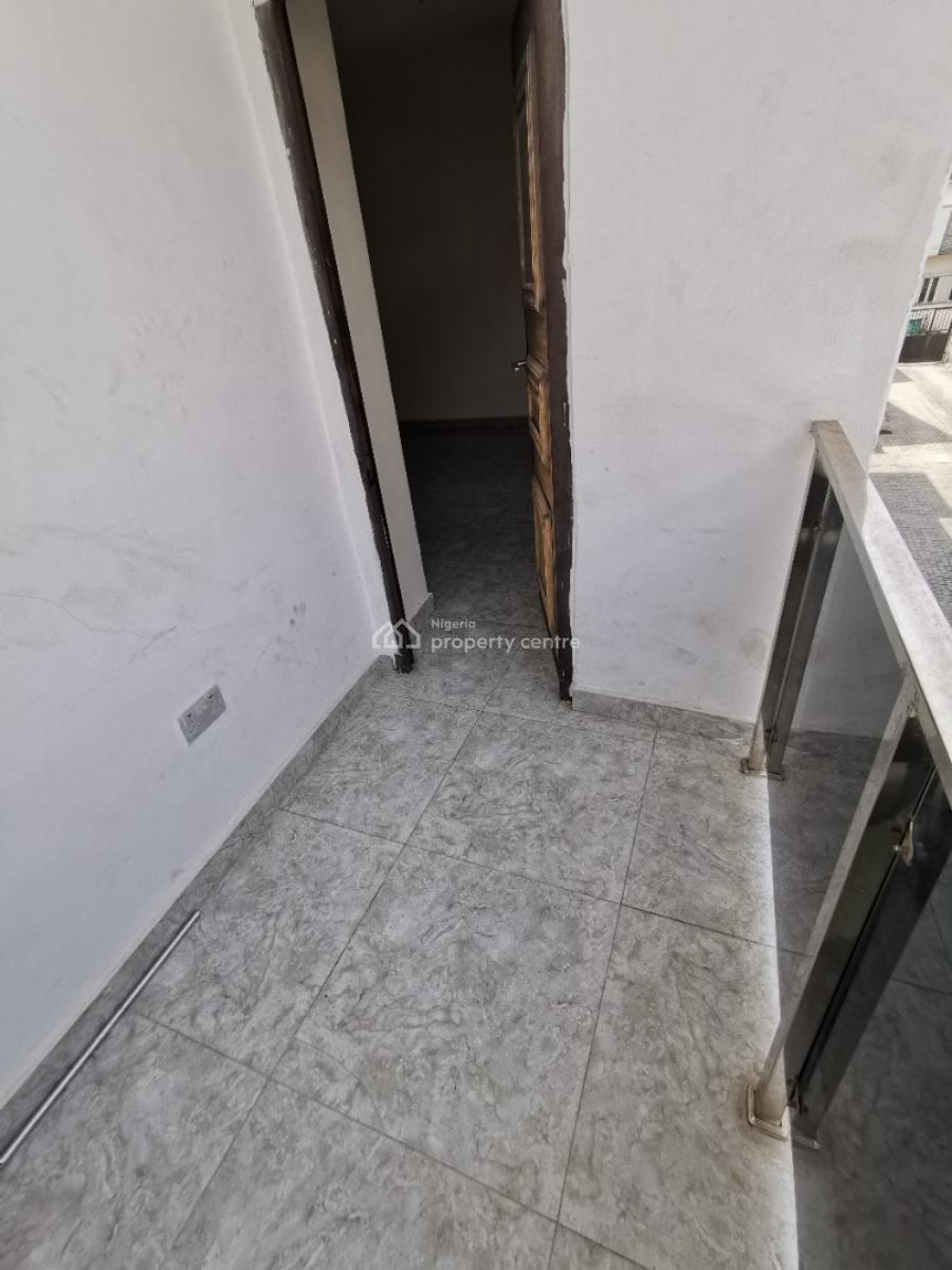 Spacious Master Bedroom Upstairs, Lekki County Homes, Ikota, Lekki, Lagos, Flat / Apartment for Rent