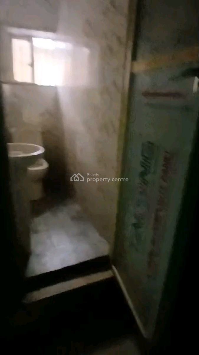 a Decent 2-bedroom with 2toilet and 2bt, Ogudu, Lagos, Flat / Apartment for Rent