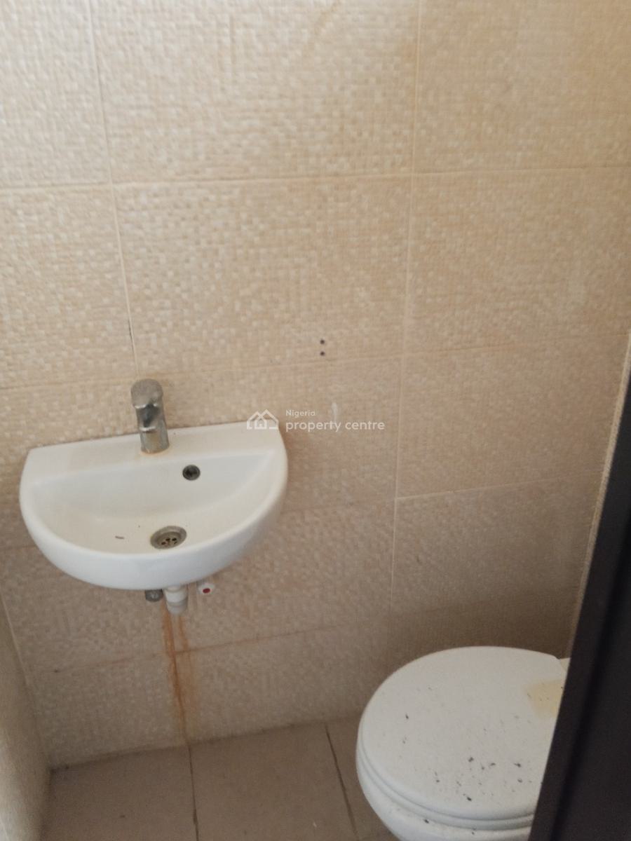 Neat 3 Bed Ensuite Just Vacated Chat for Video, Ogombo, Ajah, Lagos, Flat / Apartment for Rent