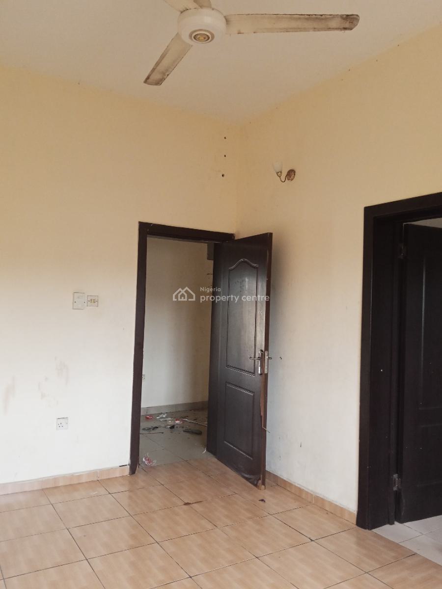 Neat 3 Bed Ensuite Just Vacated Chat for Video, Ogombo, Ajah, Lagos, Flat / Apartment for Rent