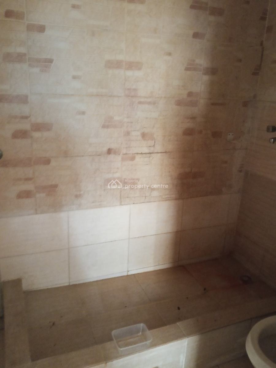 Neat 3 Bed Ensuite Just Vacated Chat for Video, Ogombo, Ajah, Lagos, Flat / Apartment for Rent