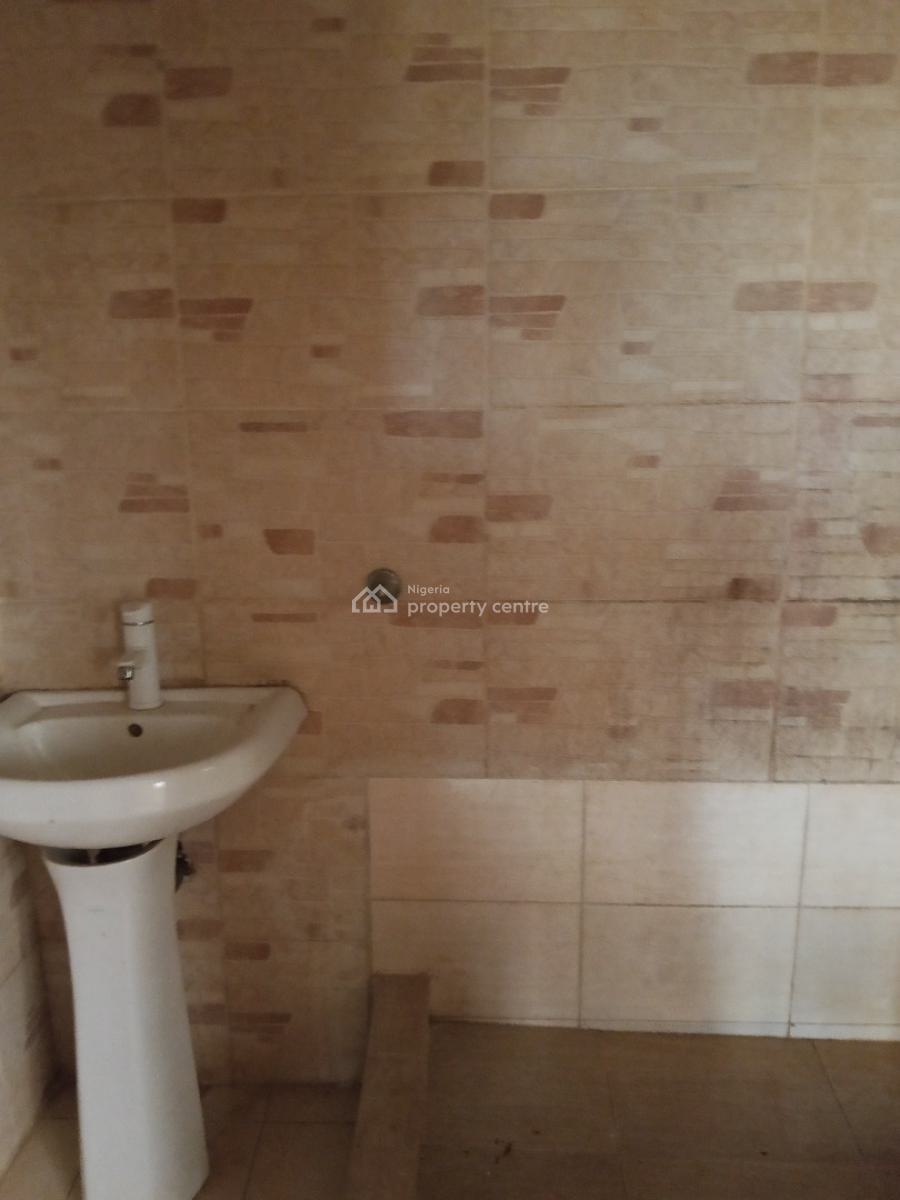 Neat 3 Bed Ensuite Just Vacated Chat for Video, Ogombo, Ajah, Lagos, Flat / Apartment for Rent