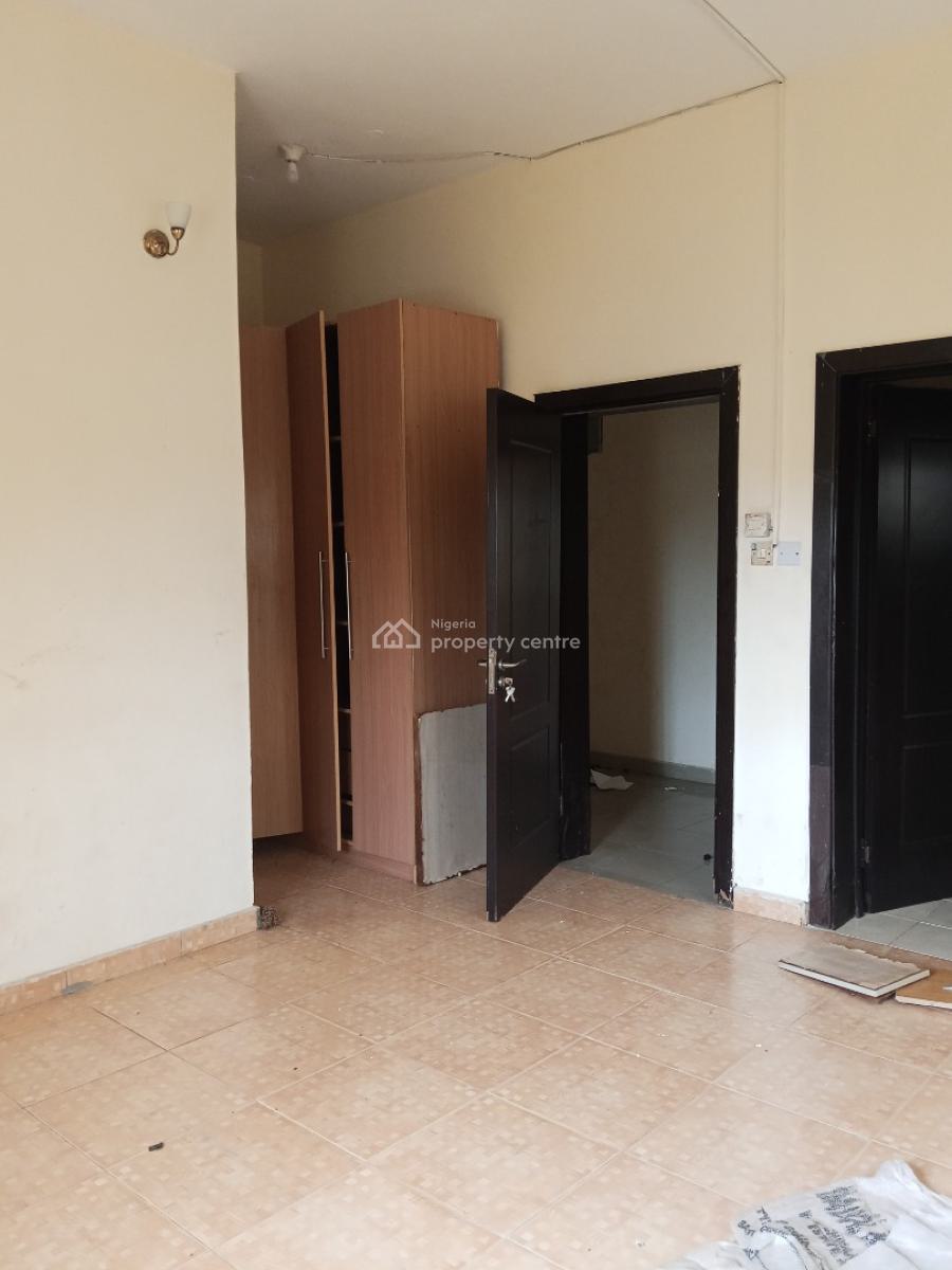 Neat 3 Bed Ensuite Just Vacated Chat for Video, Ogombo, Ajah, Lagos, Flat / Apartment for Rent