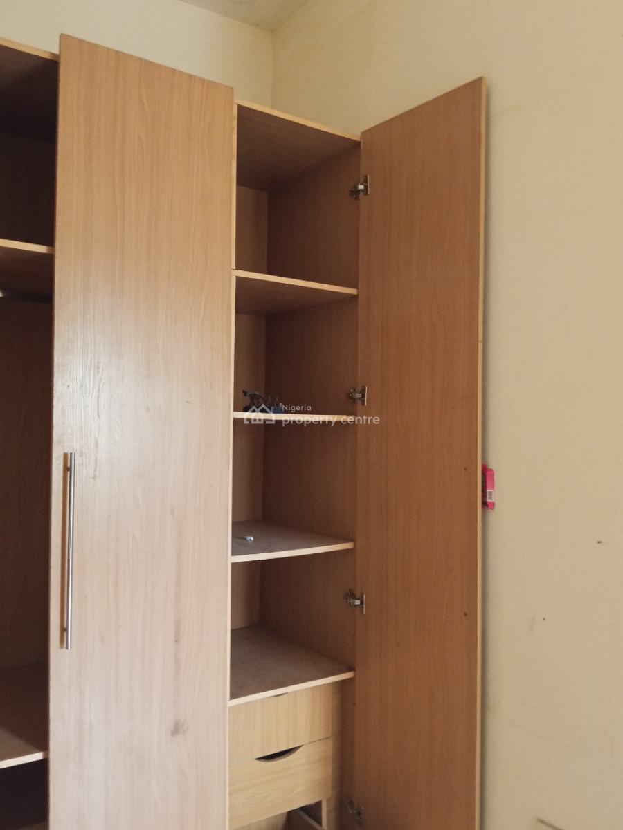 Neat 3 Bed Ensuite Just Vacated Chat for Video, Ogombo, Ajah, Lagos, Flat / Apartment for Rent