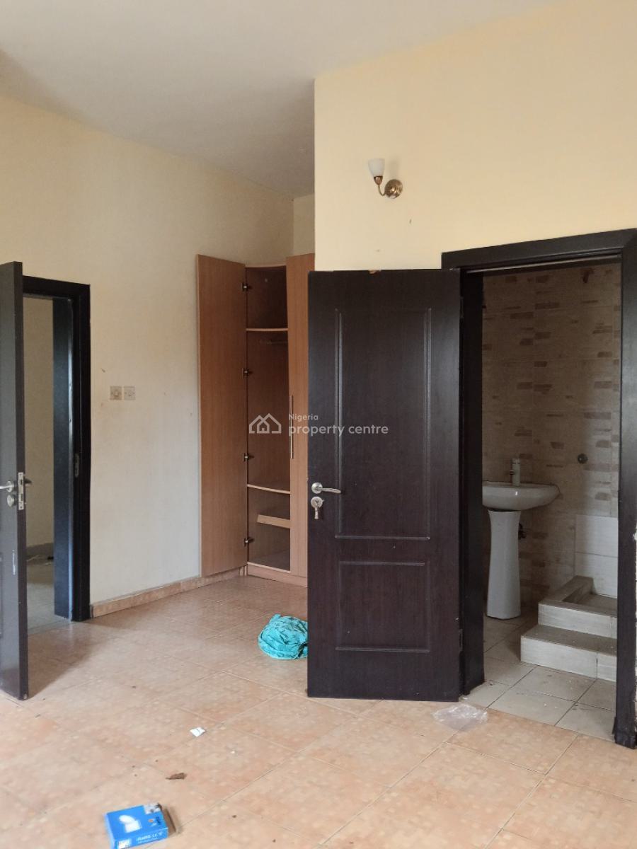Neat 3 Bed Ensuite Just Vacated Chat for Video, Ogombo, Ajah, Lagos, Flat / Apartment for Rent