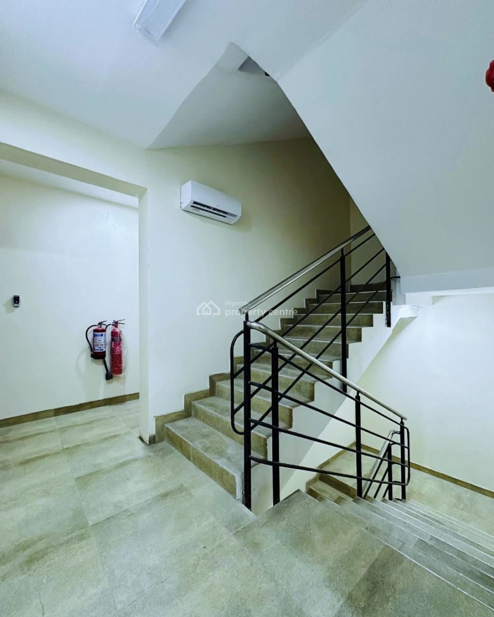 Neatly Built 3 Bedroom Apartment, Lekki Phase 1, Lekki, Lagos, Flat / Apartment for Sale