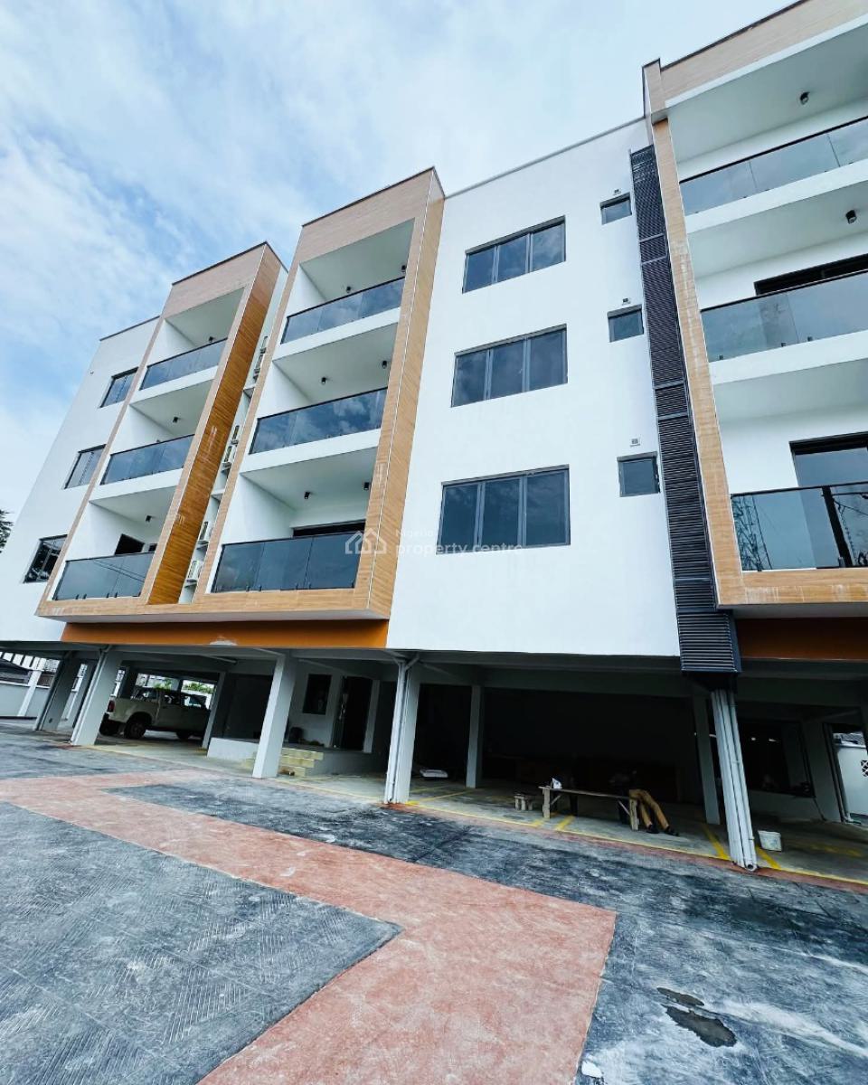 Neatly Built 3 Bedroom Apartment, Lekki Phase 1, Lekki, Lagos, Flat / Apartment for Sale