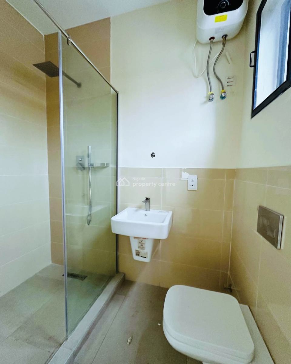 Neatly Built 3 Bedroom Apartment, Lekki Phase 1, Lekki, Lagos, Flat / Apartment for Sale