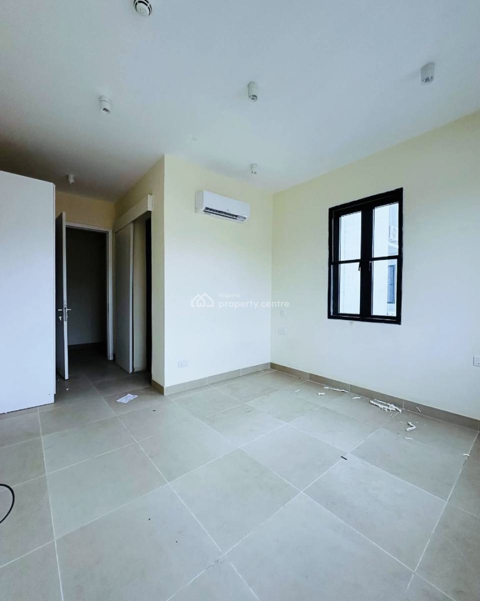 Neatly Built 3 Bedroom Apartment, Lekki Phase 1, Lekki, Lagos, Flat / Apartment for Sale