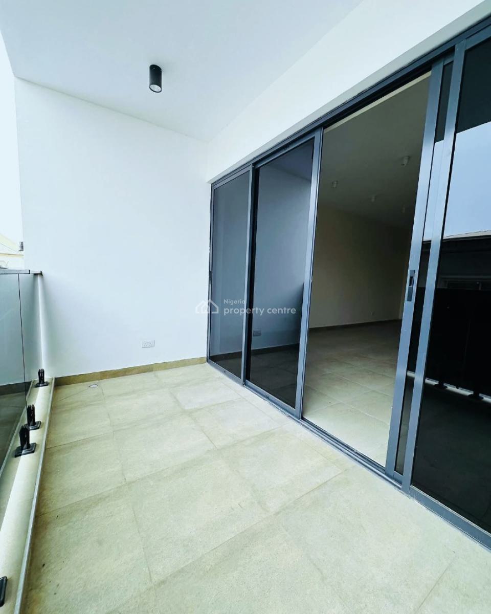 Neatly Built 3 Bedroom Apartment, Lekki Phase 1, Lekki, Lagos, Flat / Apartment for Sale