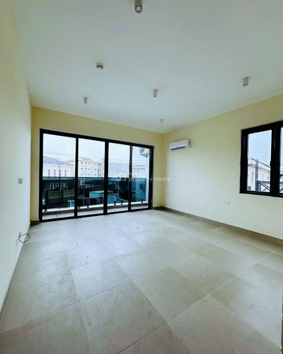 Neatly Built 3 Bedroom Apartment, Lekki Phase 1, Lekki, Lagos, Flat / Apartment for Sale