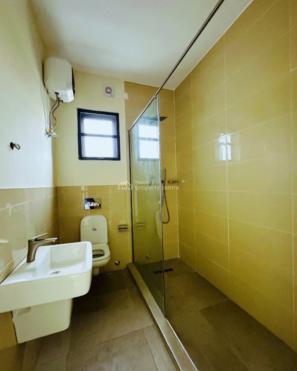 Neatly Built 3 Bedroom Apartment, Lekki Phase 1, Lekki, Lagos, Flat / Apartment for Sale