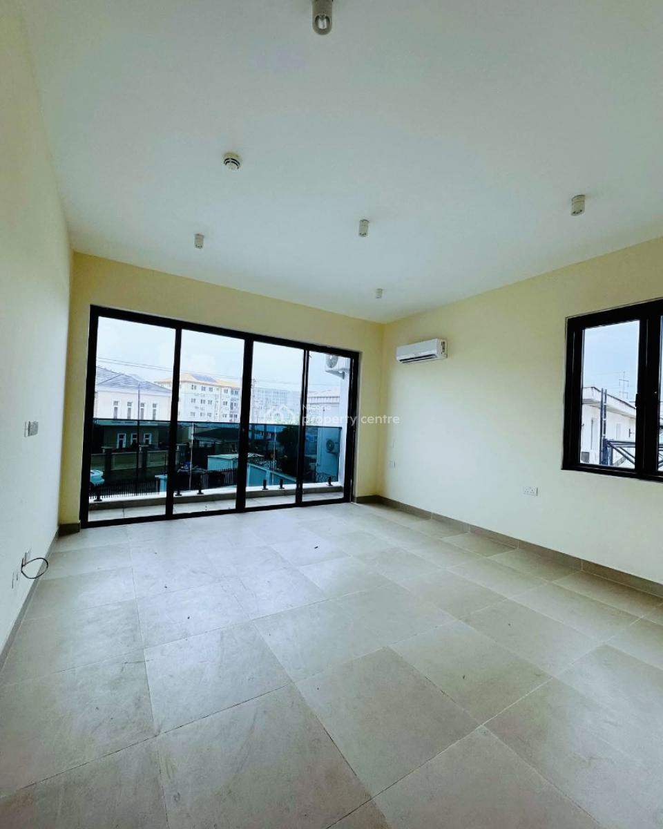 Neatly Built 3 Bedroom Apartment, Lekki Phase 1, Lekki, Lagos, Flat / Apartment for Sale