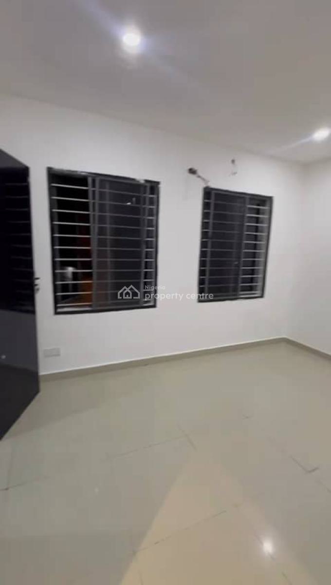 Serviced 2bedroom Flat Upstairs Ensuite, Rhs, Lekki Phase 1, Lekki, Lagos, Flat / Apartment for Rent