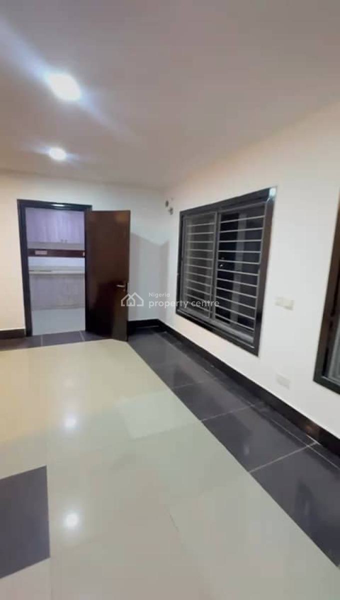 Serviced 2bedroom Flat Upstairs Ensuite, Rhs, Lekki Phase 1, Lekki, Lagos, Flat / Apartment for Rent