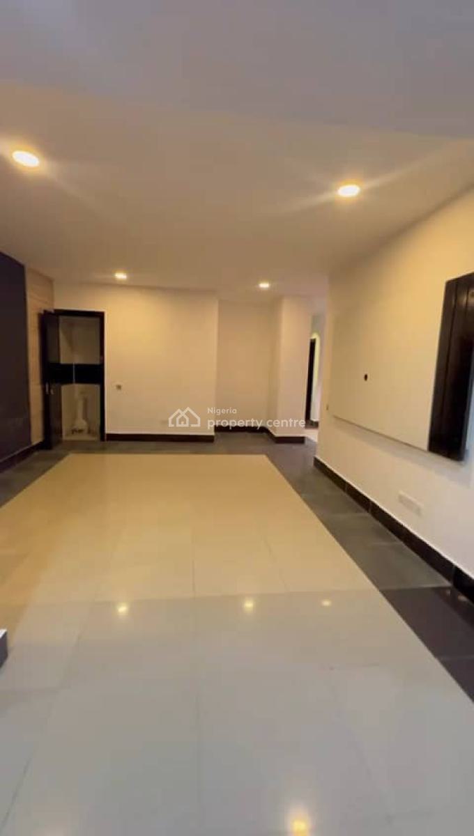 Serviced 2bedroom Flat Upstairs Ensuite, Rhs, Lekki Phase 1, Lekki, Lagos, Flat / Apartment for Rent