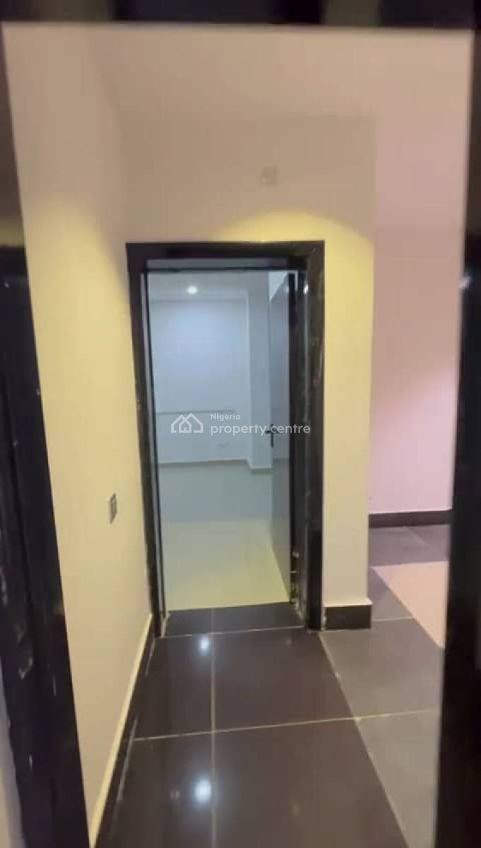 Serviced 2bedroom Flat Upstairs Ensuite, Rhs, Lekki Phase 1, Lekki, Lagos, Flat / Apartment for Rent