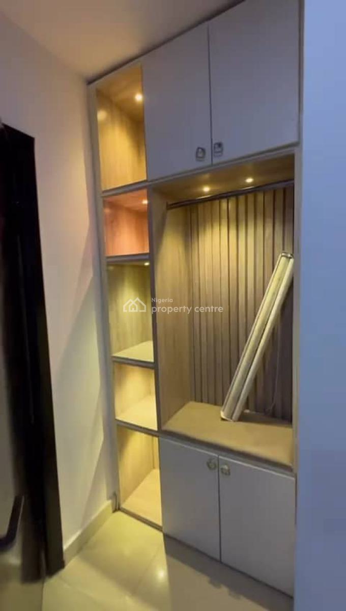Serviced 2bedroom Flat Upstairs Ensuite, Rhs, Lekki Phase 1, Lekki, Lagos, Flat / Apartment for Rent