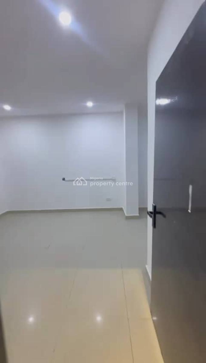 Serviced 2bedroom Flat Upstairs Ensuite, Rhs, Lekki Phase 1, Lekki, Lagos, Flat / Apartment for Rent