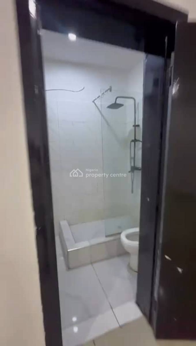 Serviced 2bedroom Flat Upstairs Ensuite, Rhs, Lekki Phase 1, Lekki, Lagos, Flat / Apartment for Rent