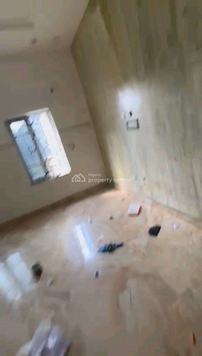 a Relatively New and Decent Roomself Contain, Oloruntoyin Street, Oworonshoki, Shomolu, Lagos, Self Contain (single Rooms) for Rent