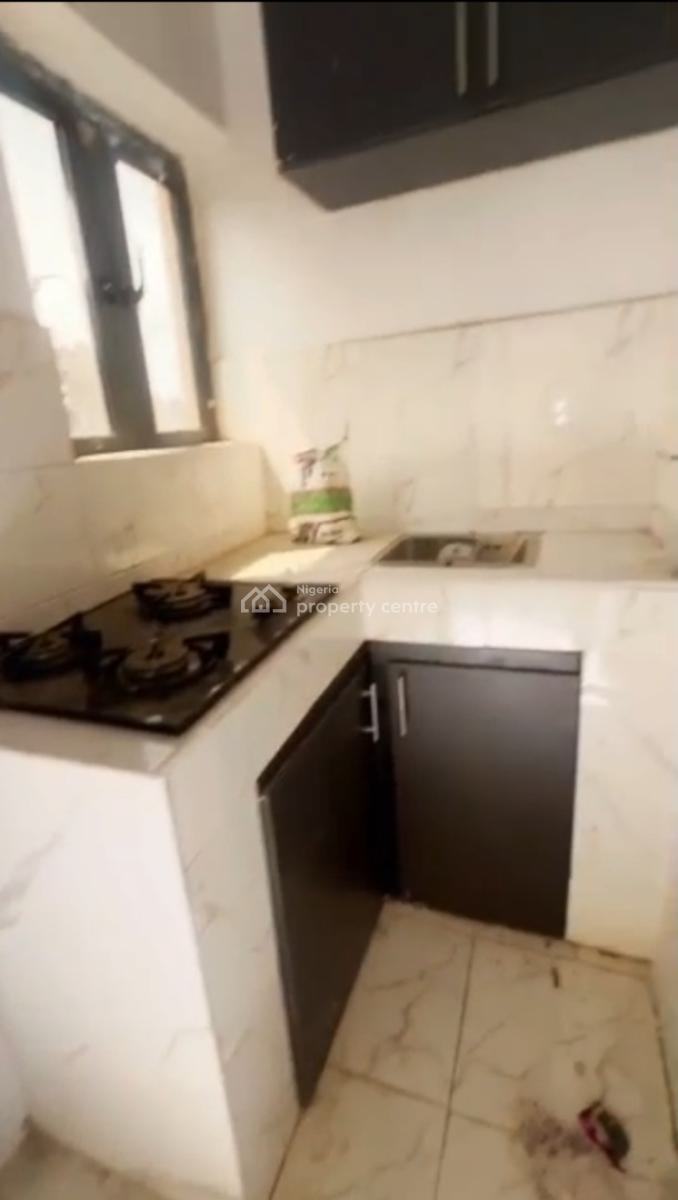 Executive Spacious 2 Bedroom with Modern Facilitiat Pedro Axis Shomolu, at a Serene Area of Pedro Axis Shomolu, Shomolu, Lagos, Flat / Apartment for Rent