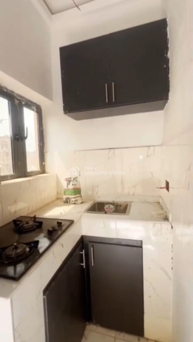 Executive Spacious 2 Bedroom with Modern Facilitiat Pedro Axis Shomolu, at a Serene Area of Pedro Axis Shomolu, Shomolu, Lagos, Flat / Apartment for Rent
