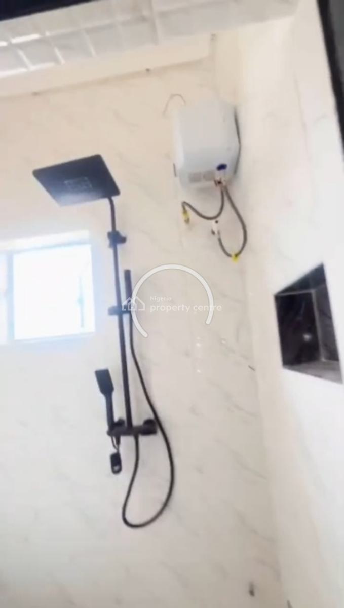 Executive Spacious 2 Bedroom with Modern Facilitiat Pedro Axis Shomolu, at a Serene Area of Pedro Axis Shomolu, Shomolu, Lagos, Flat / Apartment for Rent