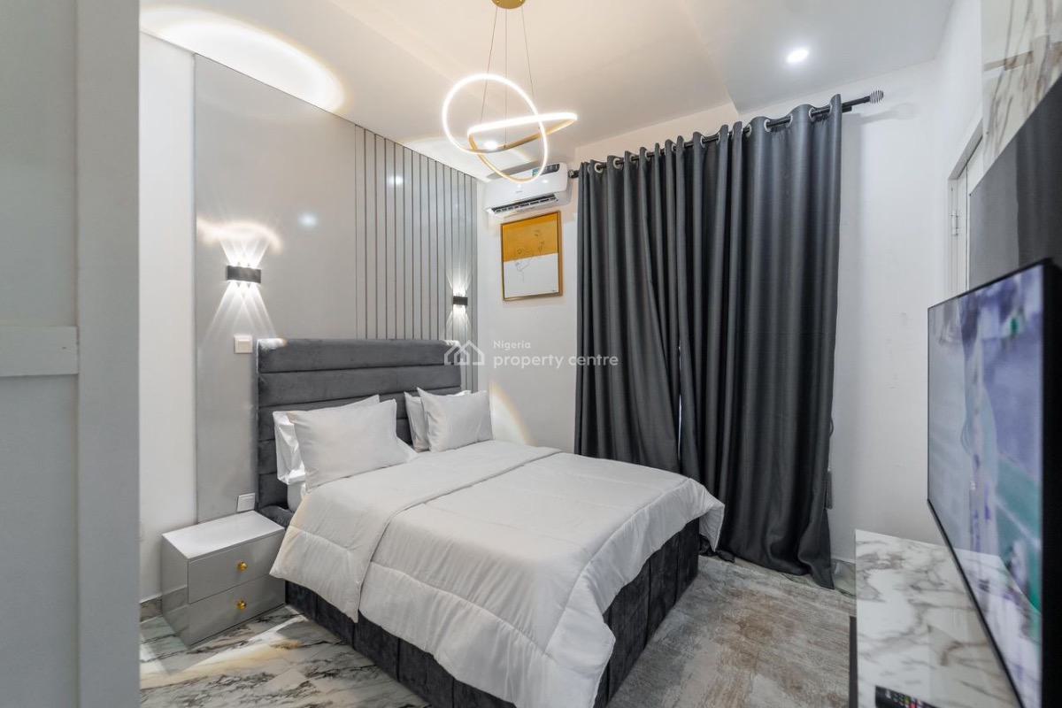 1 Bedroom Apartment . Please Emphasis on Getting a Really Cool Place., Lekki Phase 1, Lekki, Lagos, Flat / Apartment Short Let